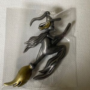 NIP Witch on Broom Pin